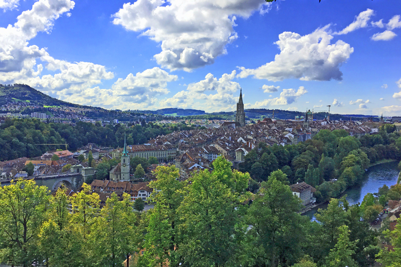 Die Stadt Bern vom Rosengarten aus gesehen