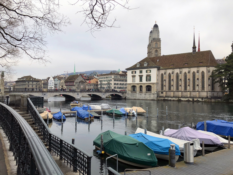 Eine klassische Ansicht auf Zürich, aber diesmal aus Touristensicht gesehen