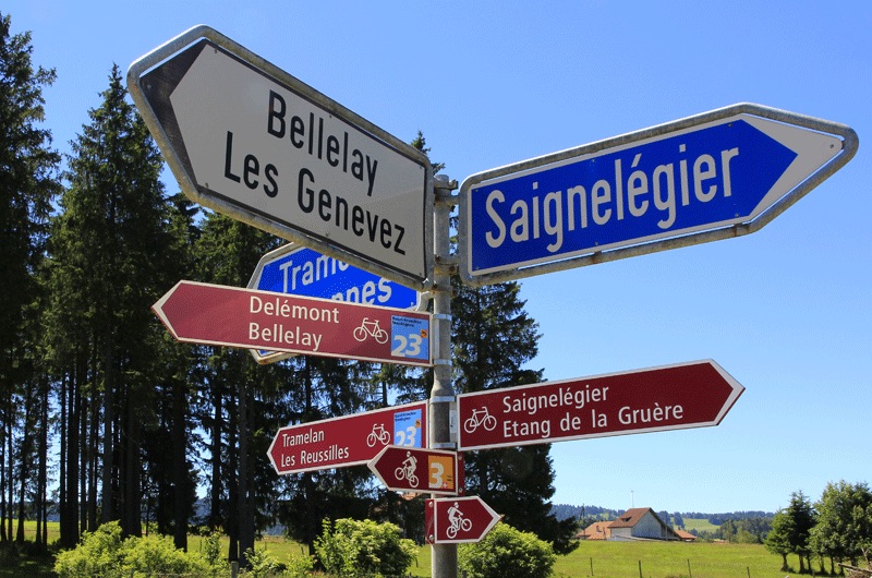 Der Etang de Gruère liegt zwischen Tramelan und Saignelégier und kann auf zahlreichen Radtouren angefahren werden.