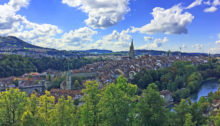 Die Stadt Bern vom Rosengarten aus gesehen